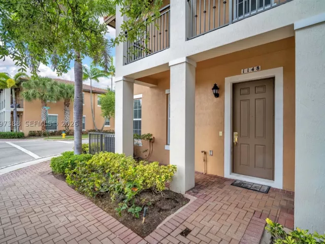 Продажа дома по адресу 1148 SW 147th Ave - фото 9113132