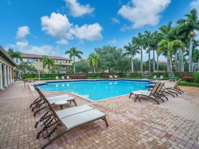 Продажа дома по адресу 1148 SW 147th Ave - фото 9113139