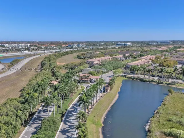 Продажа дома по адресу 1148 SW 147th Ave - фото 9113144