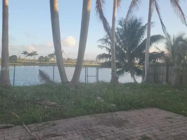 Дом в аренду по адресу 571 SE 37th Pl 571 - фото 7578461