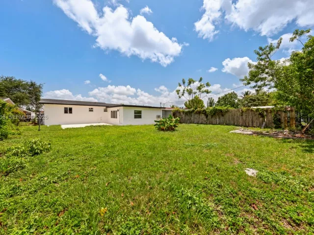 Продажа дома по адресу 651 NW 9th St - фото 7573414