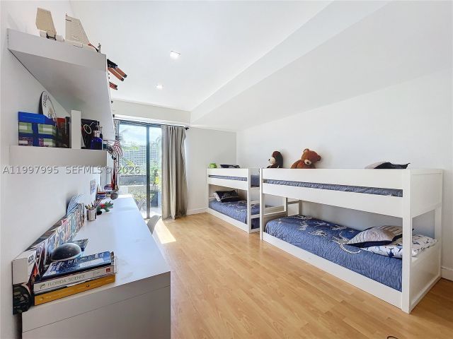 Продажа дома по адресу 201 Crandon Blvd 163 - фото 8582789