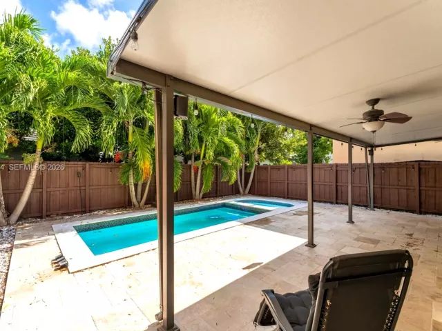 Дом в аренду по адресу 239 SE 31st Ter 0 - фото 7574022