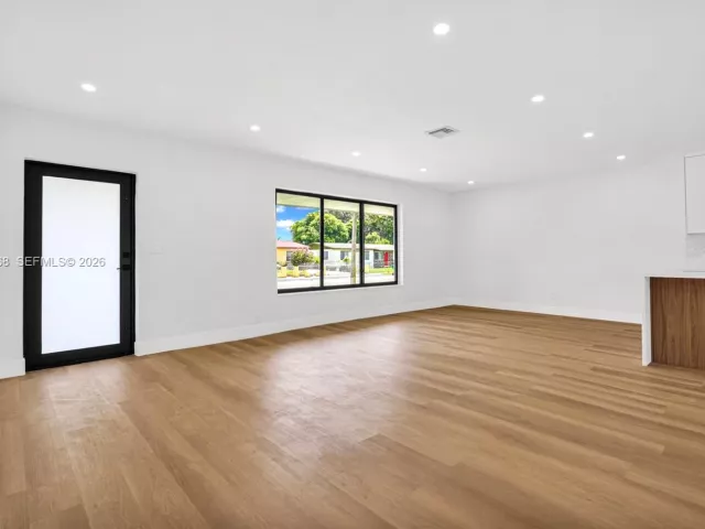 Продажа дома по адресу 2225 NW 195th St - фото 7575475