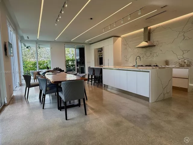 Продажа дома по адресу 949 Tyler St - фото 7575848