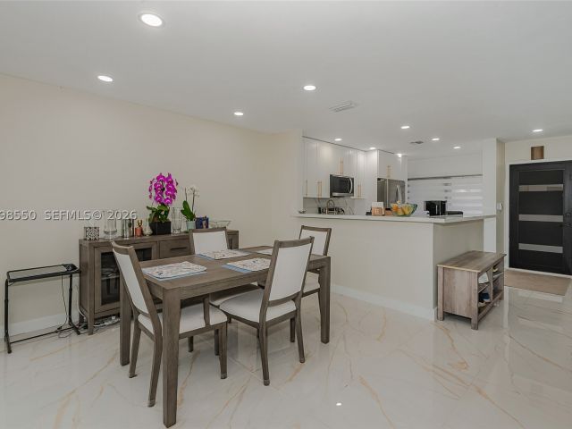 Продажа дома по адресу 3325 Torremolinos Ave C-44 - фото 8505341