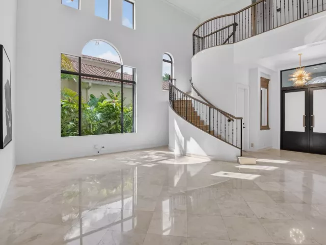 Продажа дома по адресу 17921 Villa Club Way - фото 9034659