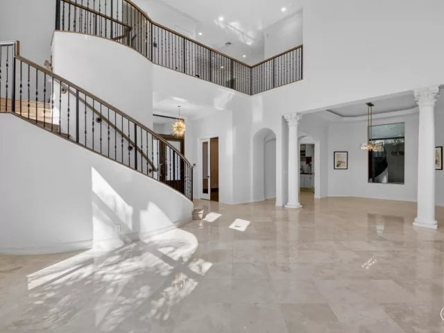 Продажа дома по адресу 17921 Villa Club Way - фото 9034661