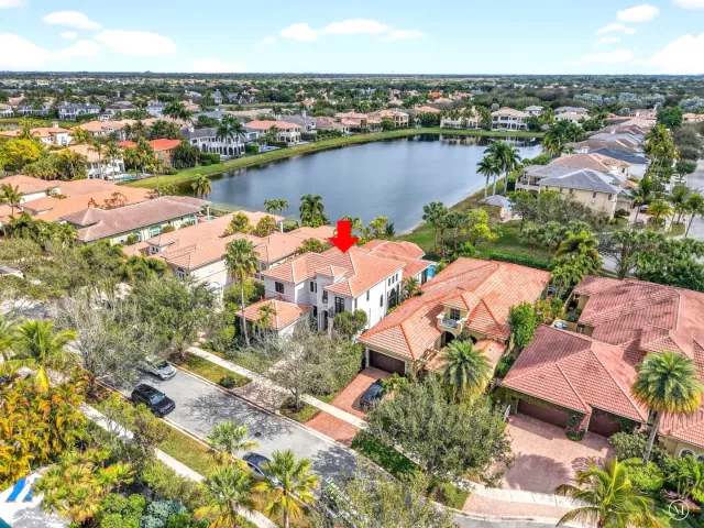 Продажа дома по адресу 17921 Villa Club Way - фото 9034697