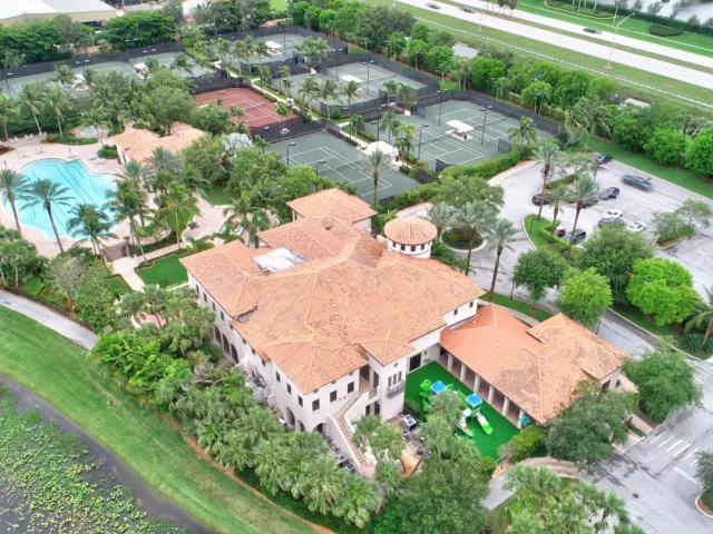Продажа дома по адресу 17921 Villa Club Way - фото 9034698