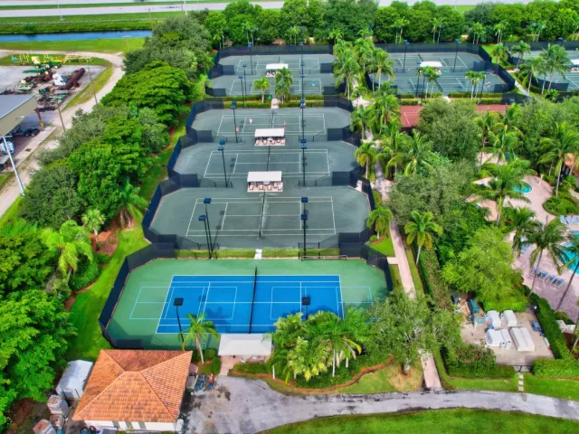 Продажа дома по адресу 17921 Villa Club Way - фото 9034708