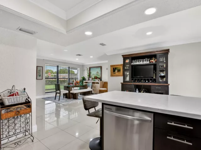 Продажа дома по адресу 5051 NE 6th Avenue - фото 9063296