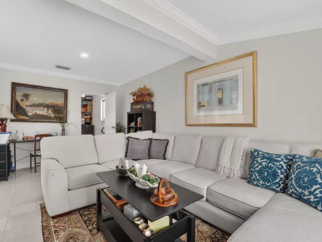 Продажа дома по адресу 5051 NE 6th Avenue - фото 9063301