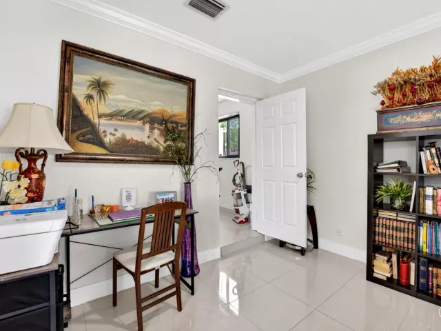 Продажа дома по адресу 5051 NE 6th Avenue - фото 9063307