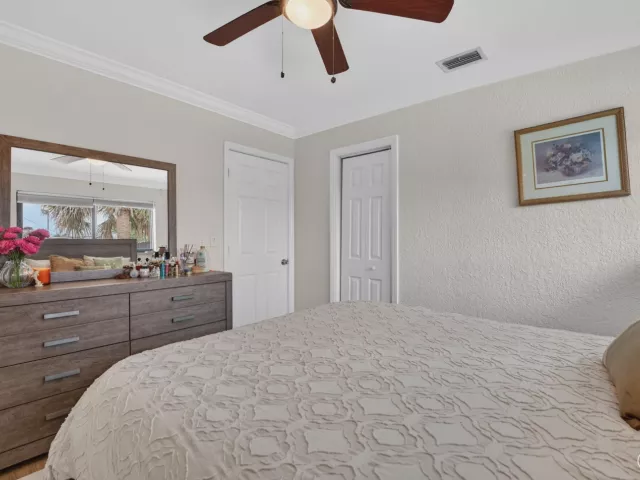 Продажа дома по адресу 5051 NE 6th Avenue - фото 9063315