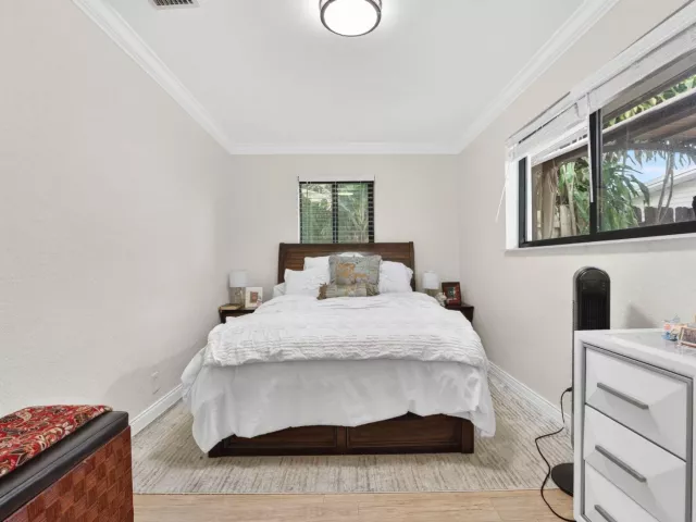 Продажа дома по адресу 5051 NE 6th Avenue - фото 9063322