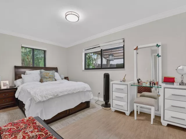 Продажа дома по адресу 5051 NE 6th Avenue - фото 9063325