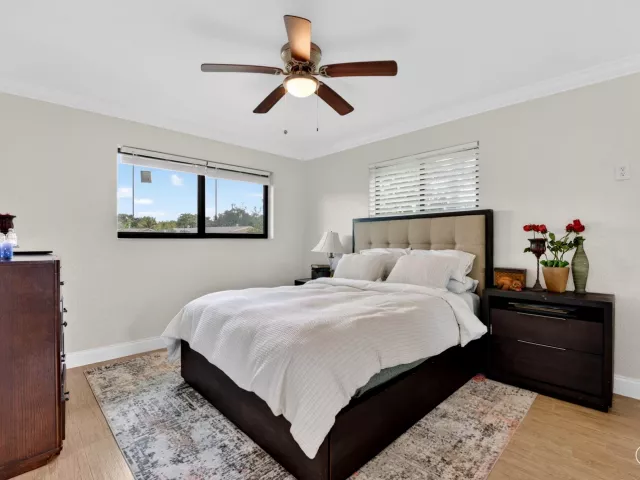 Продажа дома по адресу 5051 NE 6th Avenue - фото 9063332