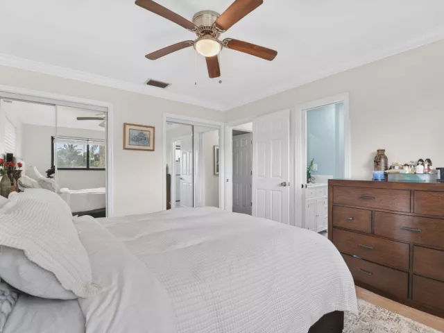 Продажа дома по адресу 5051 NE 6th Avenue - фото 9063337