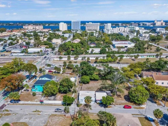 Продажа дома по адресу 1504 N Sapodilla Avenue - фото 9476145