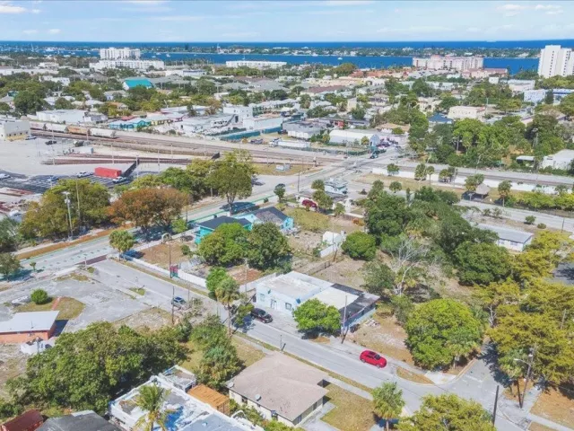 Продажа дома по адресу 1504 N Sapodilla Avenue - фото 9476146
