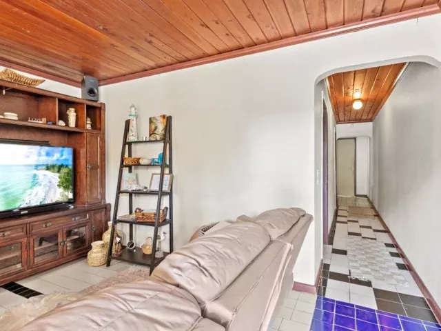 Продажа дома по адресу 1504 N Sapodilla Avenue - фото 9476147