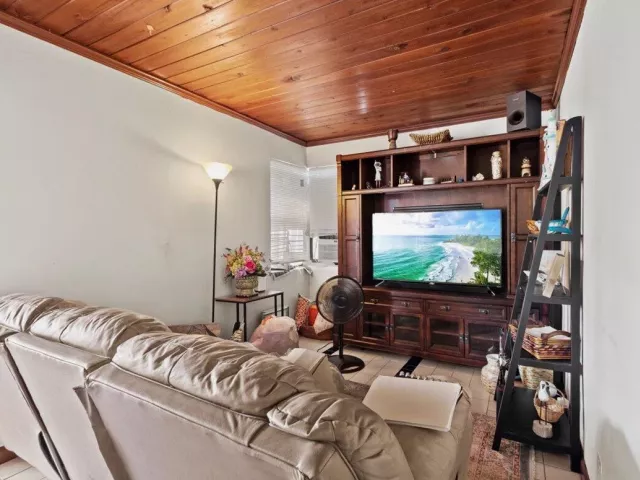 Продажа дома по адресу 1504 N Sapodilla Avenue - фото 9476148