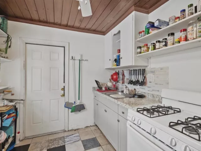 Продажа дома по адресу 1504 N Sapodilla Avenue - фото 9476150