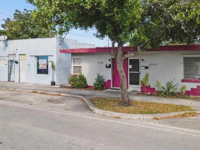 Продажа дома по адресу 1504 N Sapodilla Avenue - фото 9476135