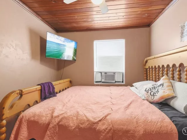 Продажа дома по адресу 1504 N Sapodilla Avenue - фото 9476153