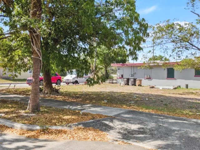 Продажа дома по адресу 1504 N Sapodilla Avenue - фото 9476140