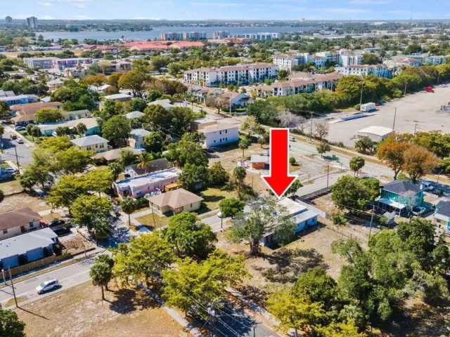Продажа дома по адресу 1504 N Sapodilla Avenue - фото 9476142