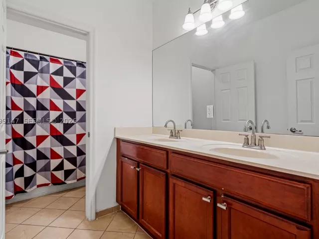 Продажа дома по адресу 149 SE 36th Pl - фото 9266148