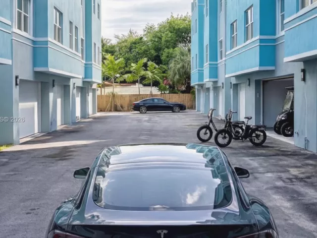 Дом в аренду по адресу 824 SE 12th Ct 11 - фото 7581458