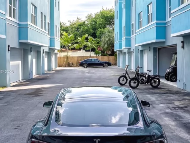 Дом в аренду по адресу 824 SE 12th Ct 14 - фото 7581438