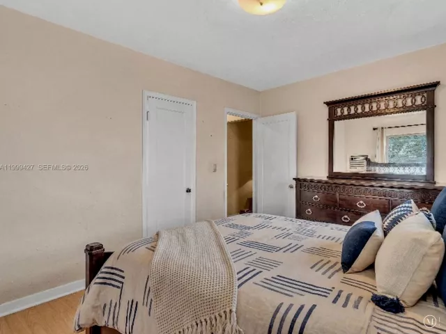 Продажа дома по адресу 10 SW 72nd Ave - фото 7580187