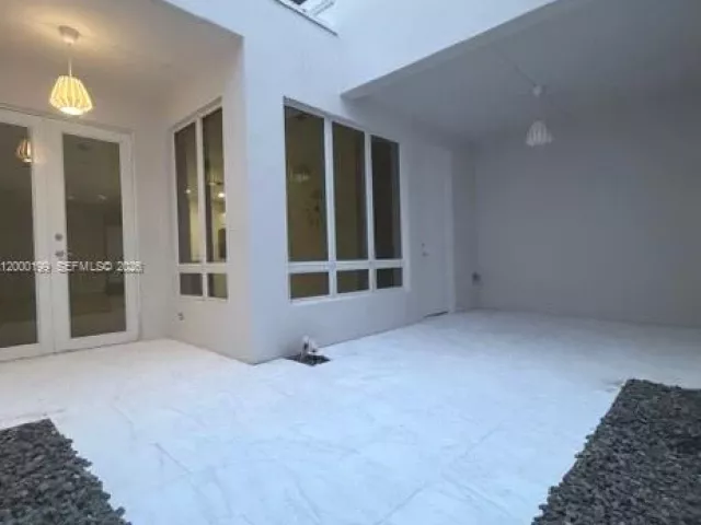 Дом в аренду по адресу 6434 NW 104th Ct 6434 - фото 7582897