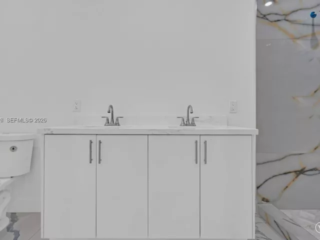 Дом в аренду по адресу 11870 SW 220th St A - фото 7582999