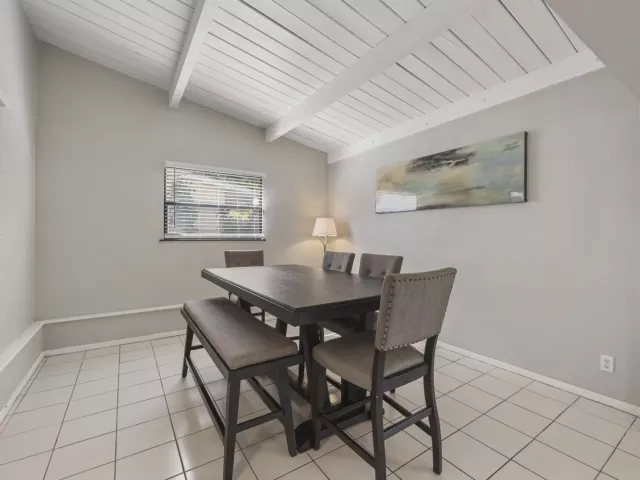 Продажа дома по адресу 501 NW 30th Court - фото 9352381