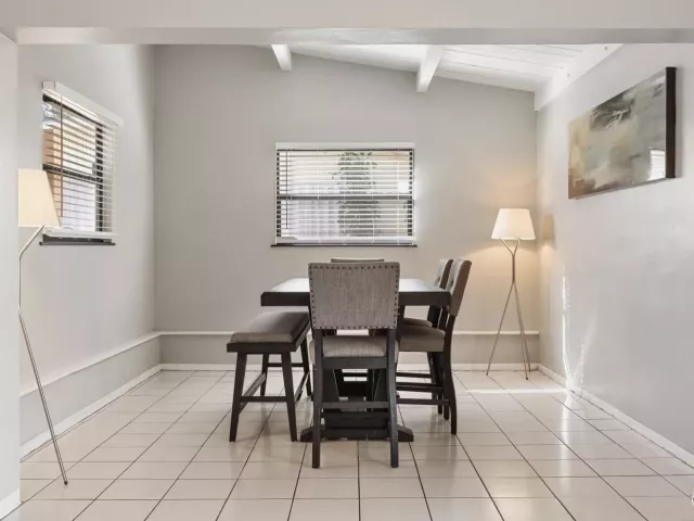 Продажа дома по адресу 501 NW 30th Court - фото 9352382