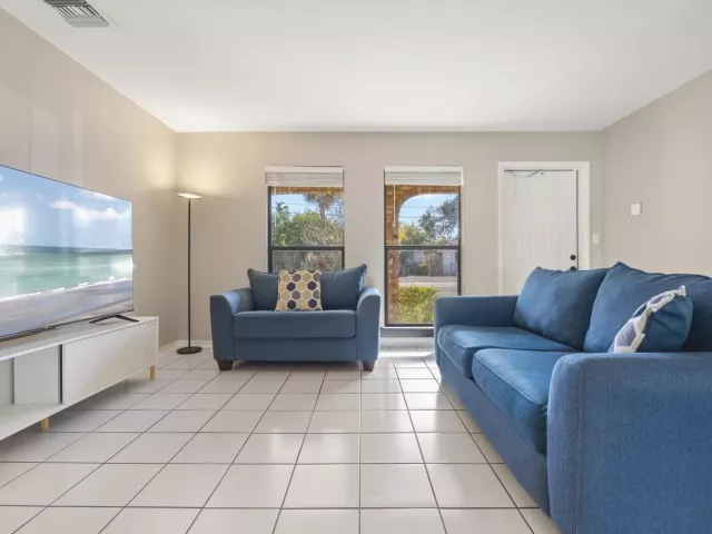 Продажа дома по адресу 501 NW 30th Court - фото 9352384