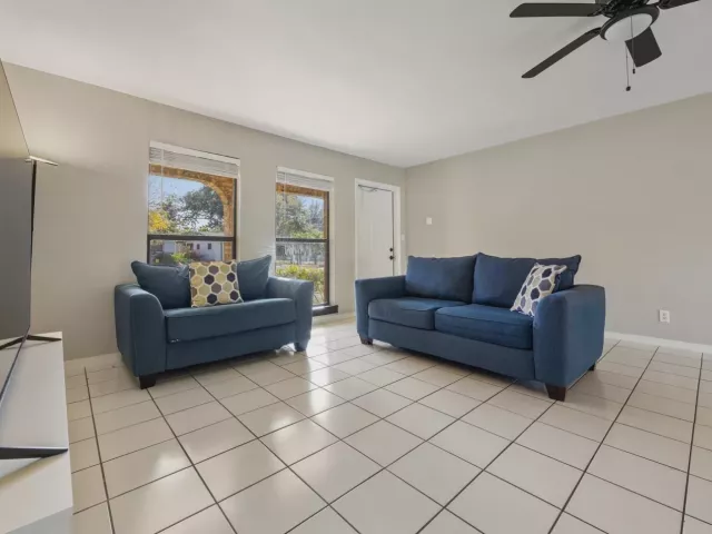 Продажа дома по адресу 501 NW 30th Court - фото 9352385
