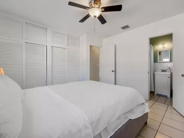 Продажа дома по адресу 501 NW 30th Court - фото 9352386