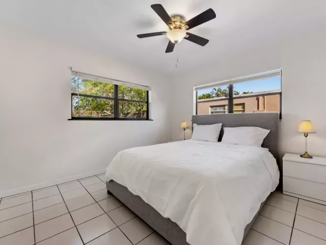 Продажа дома по адресу 501 NW 30th Court - фото 9352387