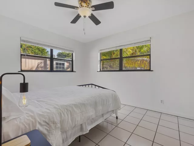 Продажа дома по адресу 501 NW 30th Court - фото 9352392