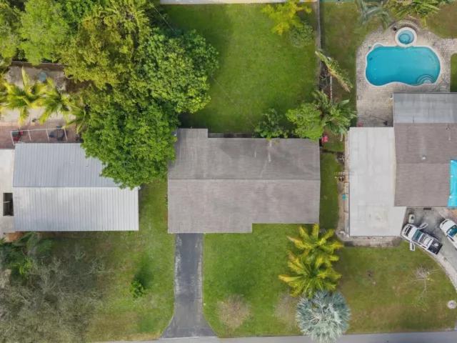 Продажа дома по адресу 501 NW 30th Court - фото 9352399