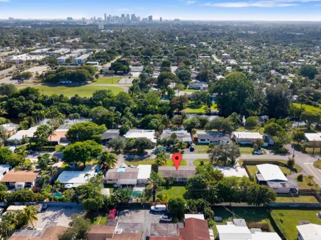 Продажа дома по адресу 501 NW 30th Court - фото 9352400