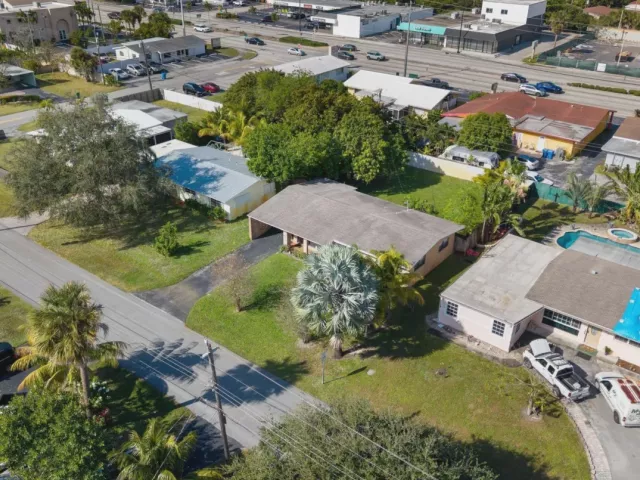 Продажа дома по адресу 501 NW 30th Court - фото 9352401