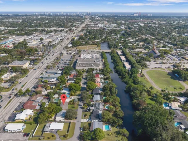 Продажа дома по адресу 501 NW 30th Court - фото 9352403