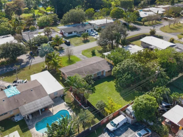 Продажа дома по адресу 501 NW 30th Court - фото 9352404